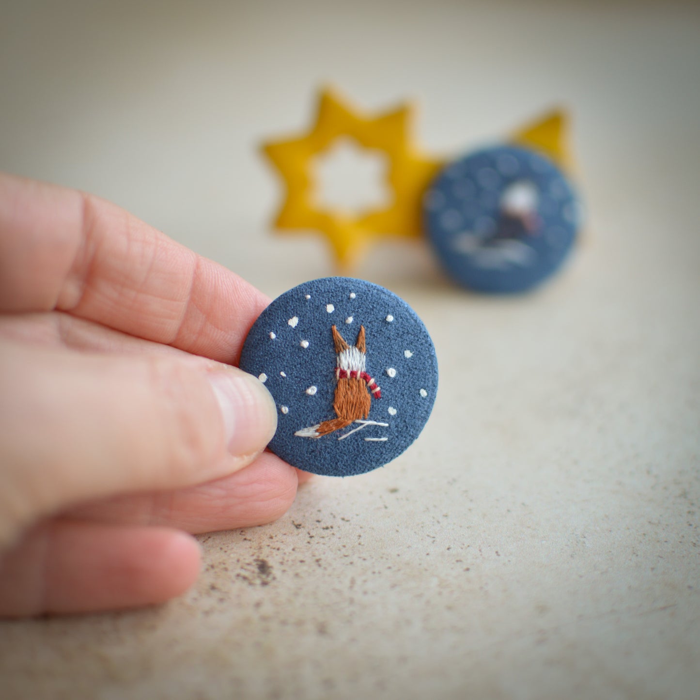 Festive Border Collie Embroidered Badge – 3 cm