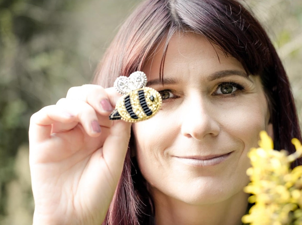 Goldwork bee brooch and artist
