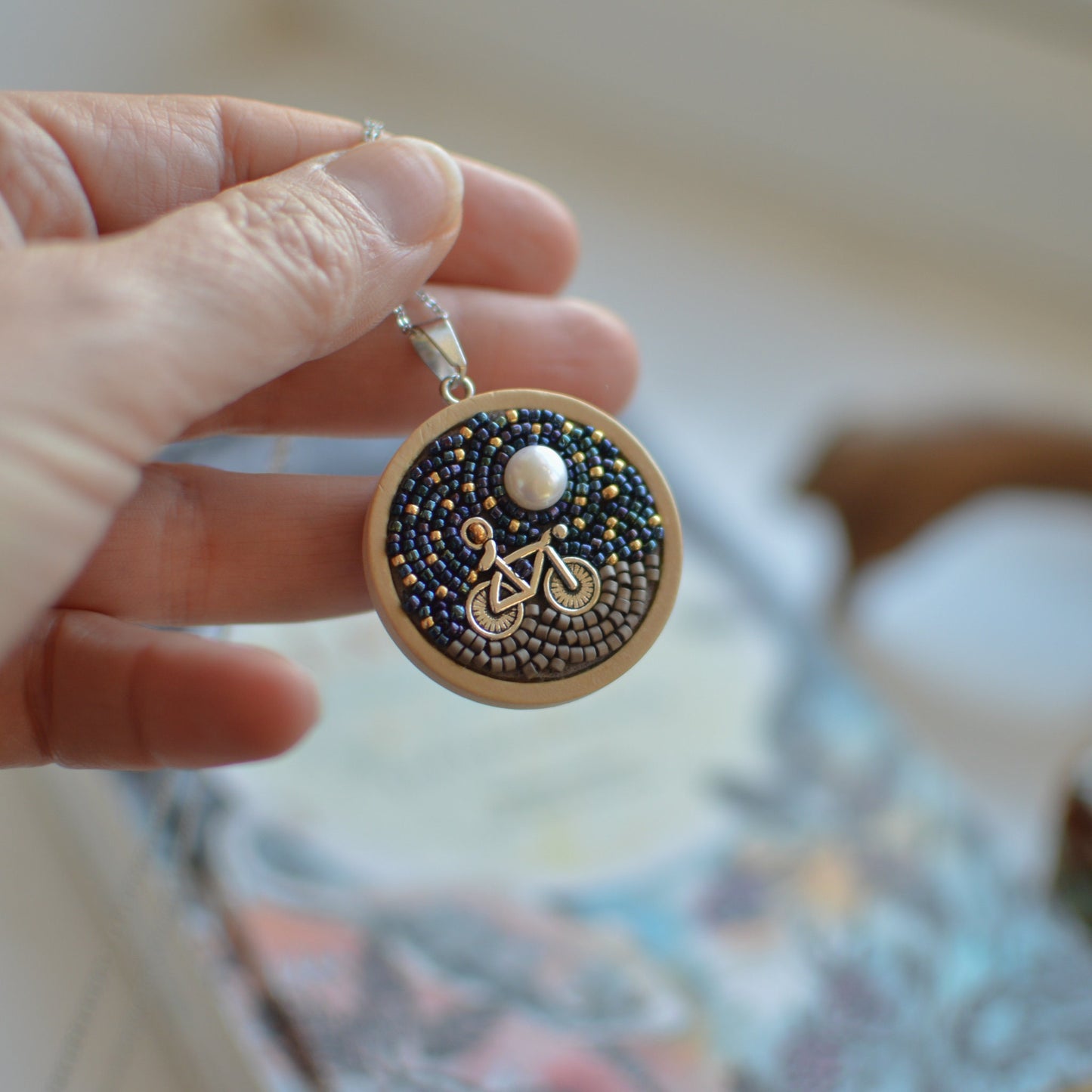 Small bicycle necklace