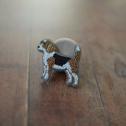 Beagle beaded brooch
