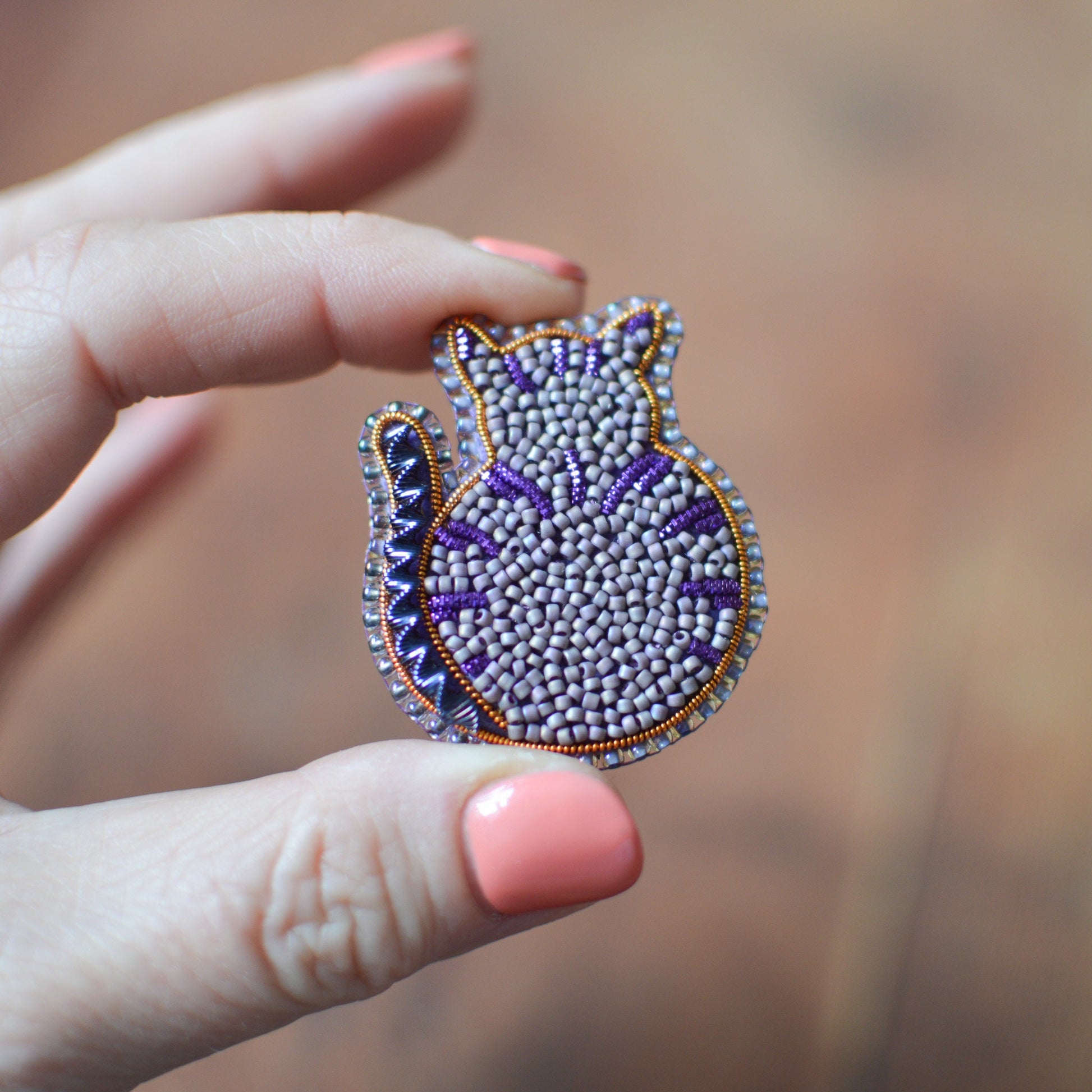 Sitting cat silhouette brooch