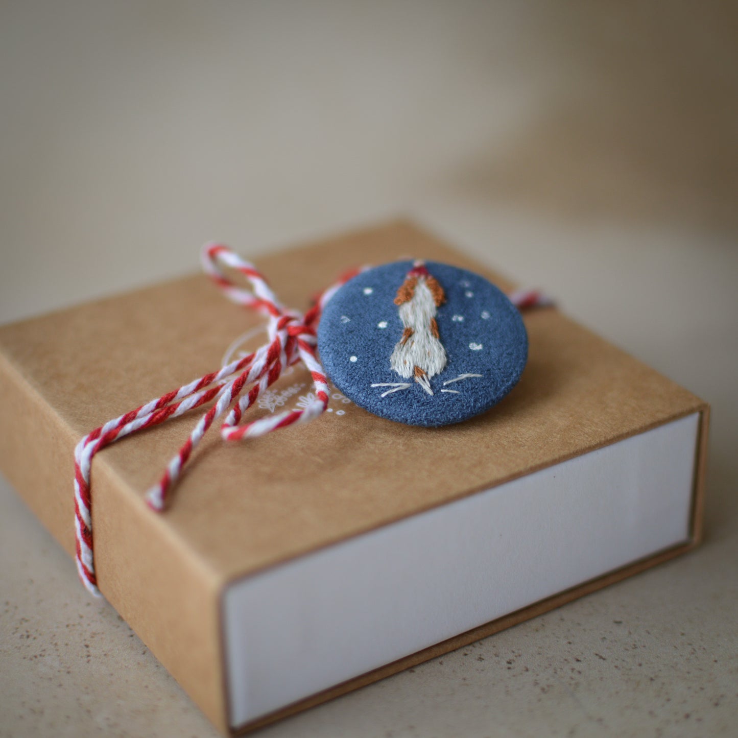 Festive Springer Spaniel Embroidered Badge – 3 cm