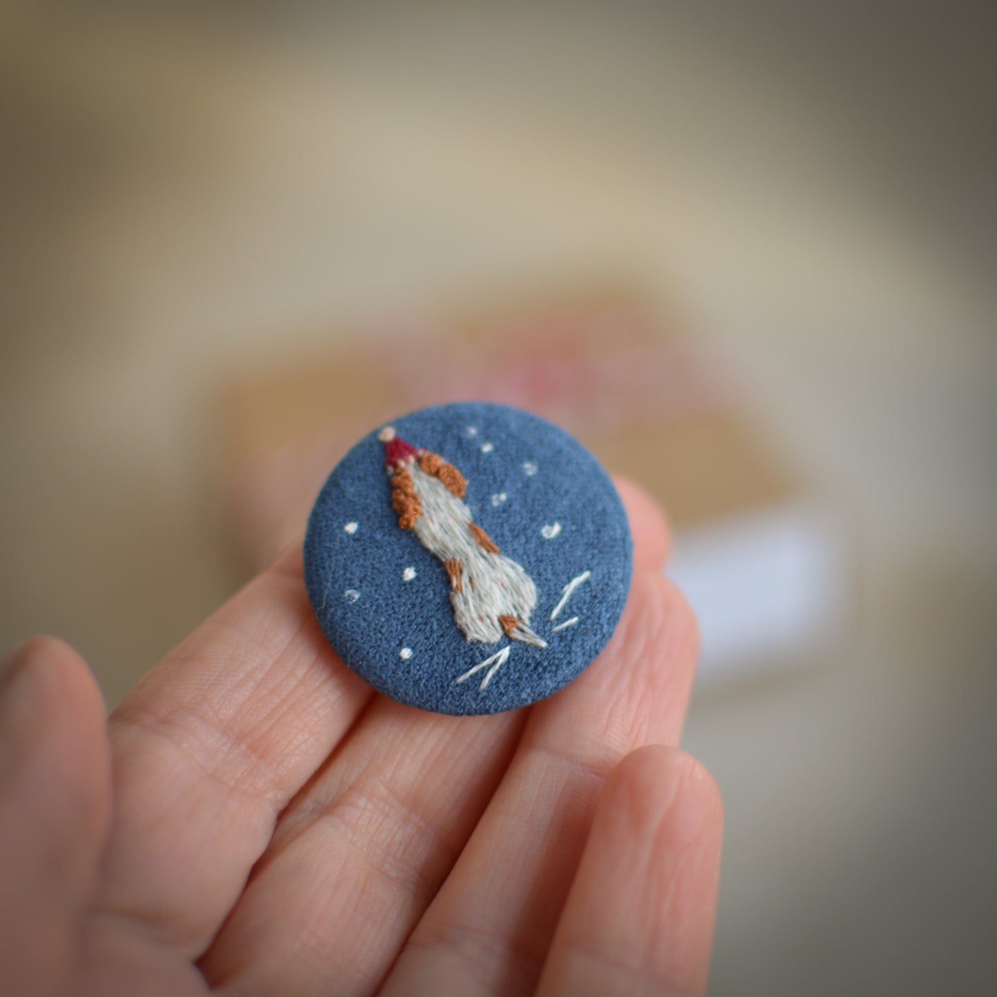 Festive Springer Spaniel Embroidered Badge – 3 cm