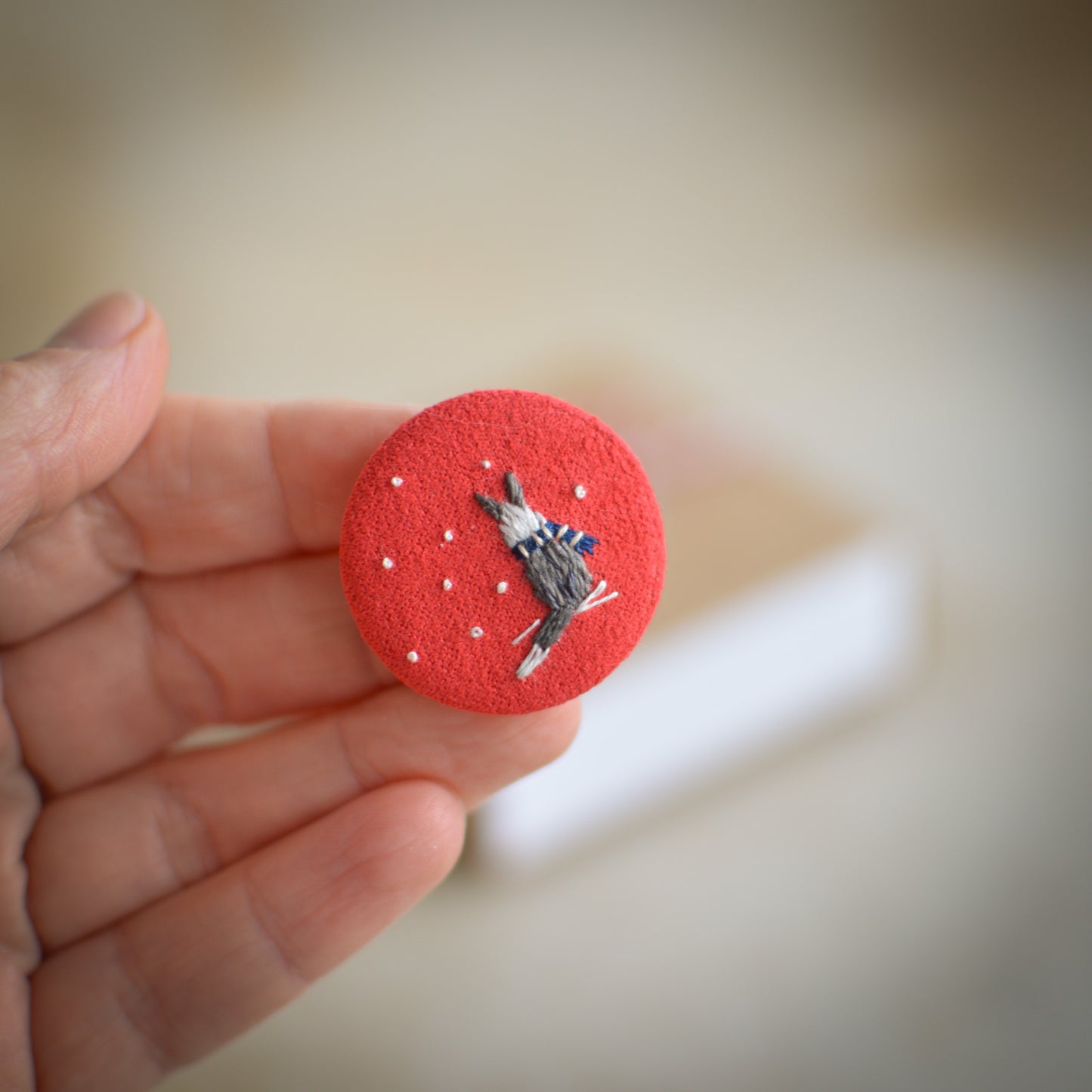 Festive Border Collie Embroidered Badge – 3 cm