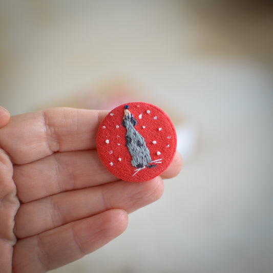 Festive German Shorthaired Pointer Embroidered Badge – 3 cm