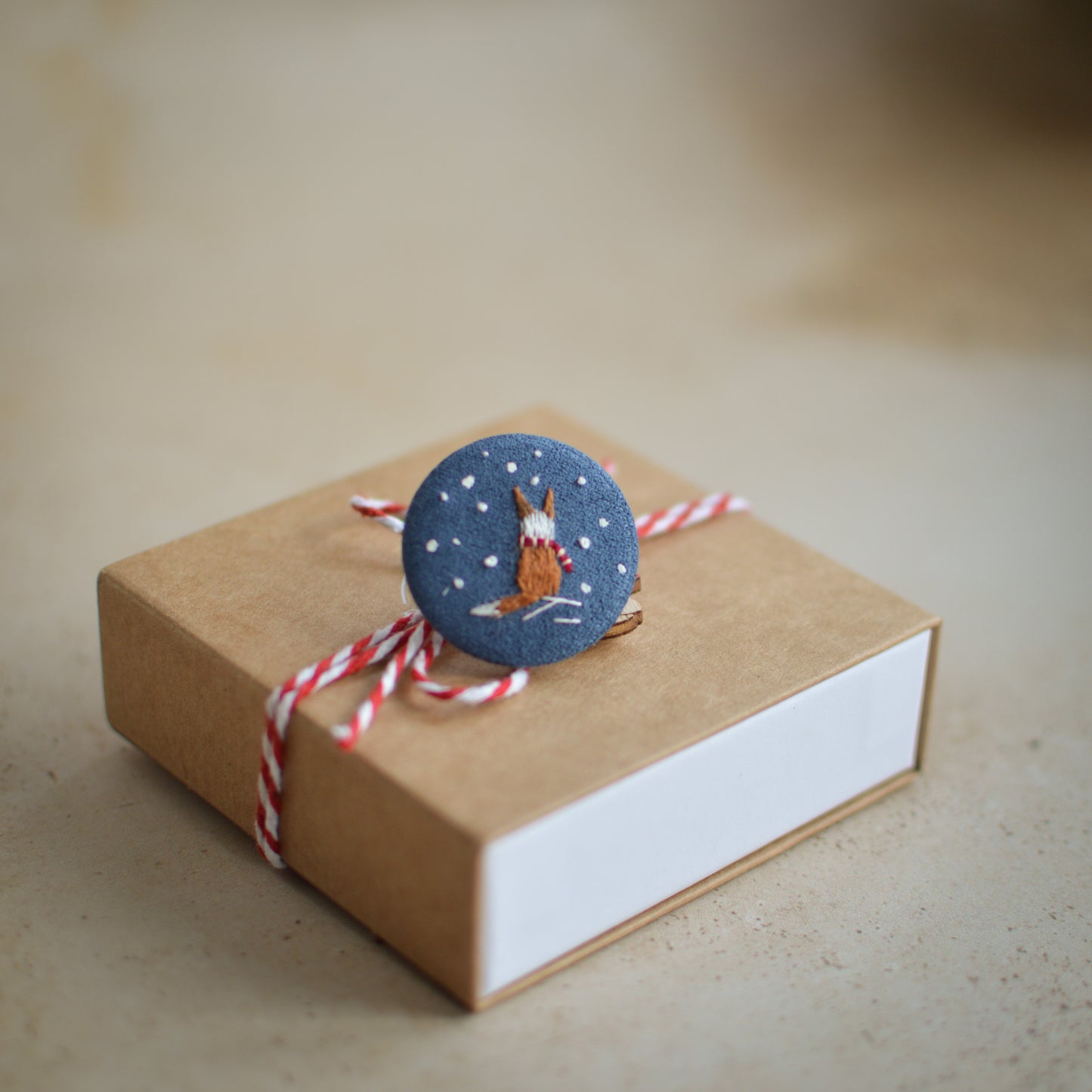 Festive Border Collie Embroidered Badge – 3 cm