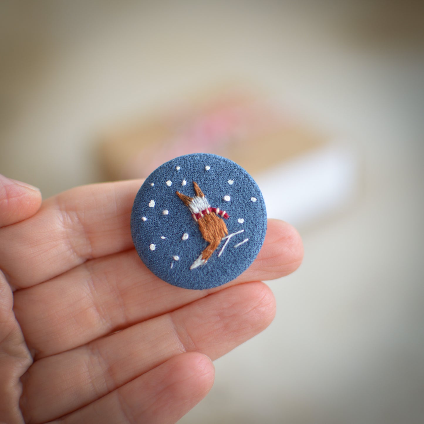 Festive Border Collie Embroidered Badge – 3 cm