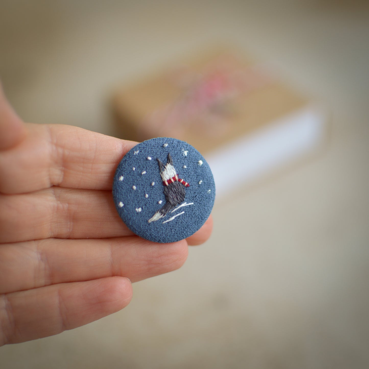 Festive Border Collie Embroidered Badge – 3 cm