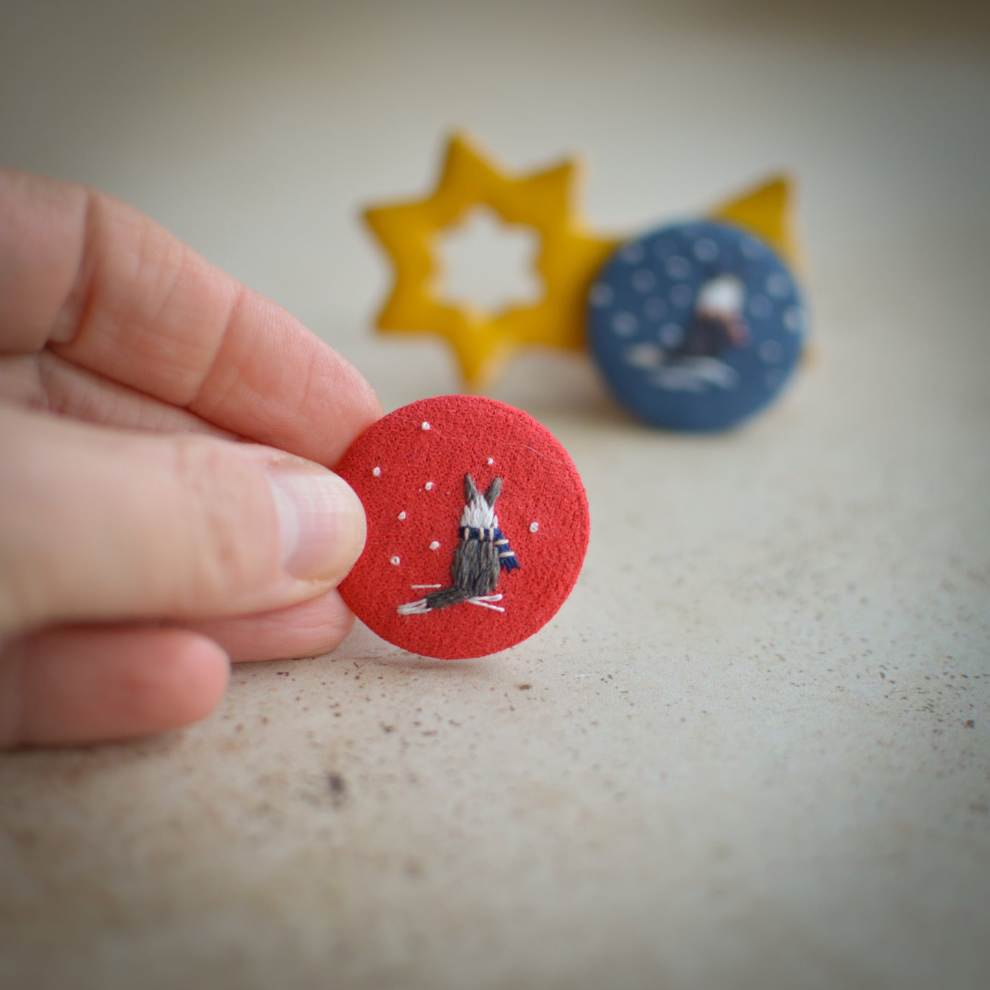 Festive Border Collie Embroidered Badge – 3 cm