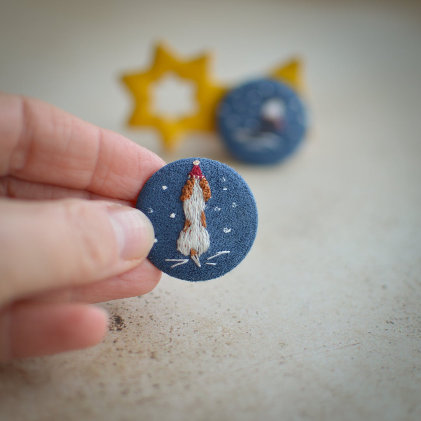 Festive Springer Spaniel Embroidered Badge – 3 cm