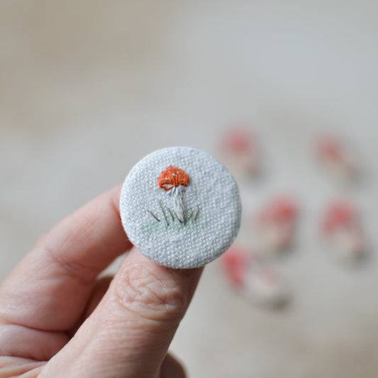 Hand-Embroidered Mushroom Brooch – Fly Agaric or Bolete on Antique Linen (3 cm)
