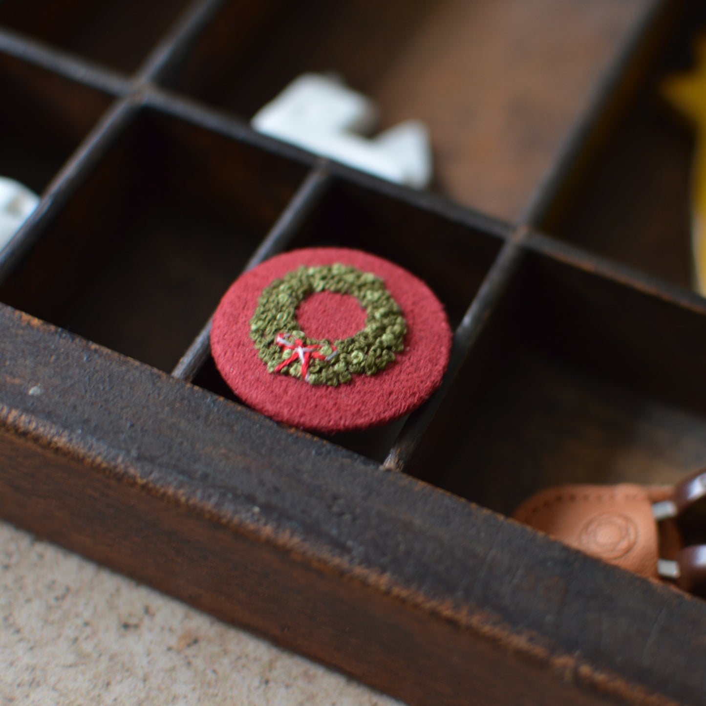 Christmas Wreath Embroidered Badge – 3 cm