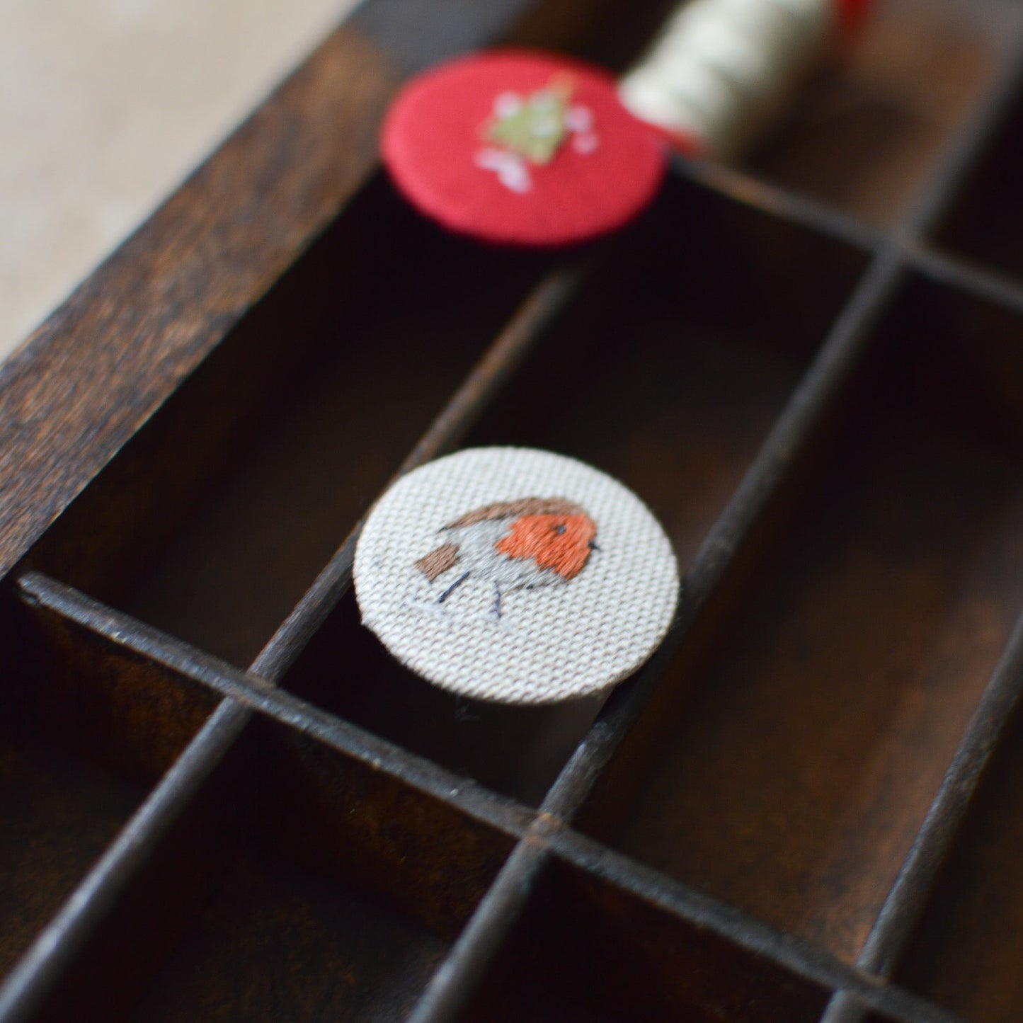Robin Embroidered Badge – 3 cm