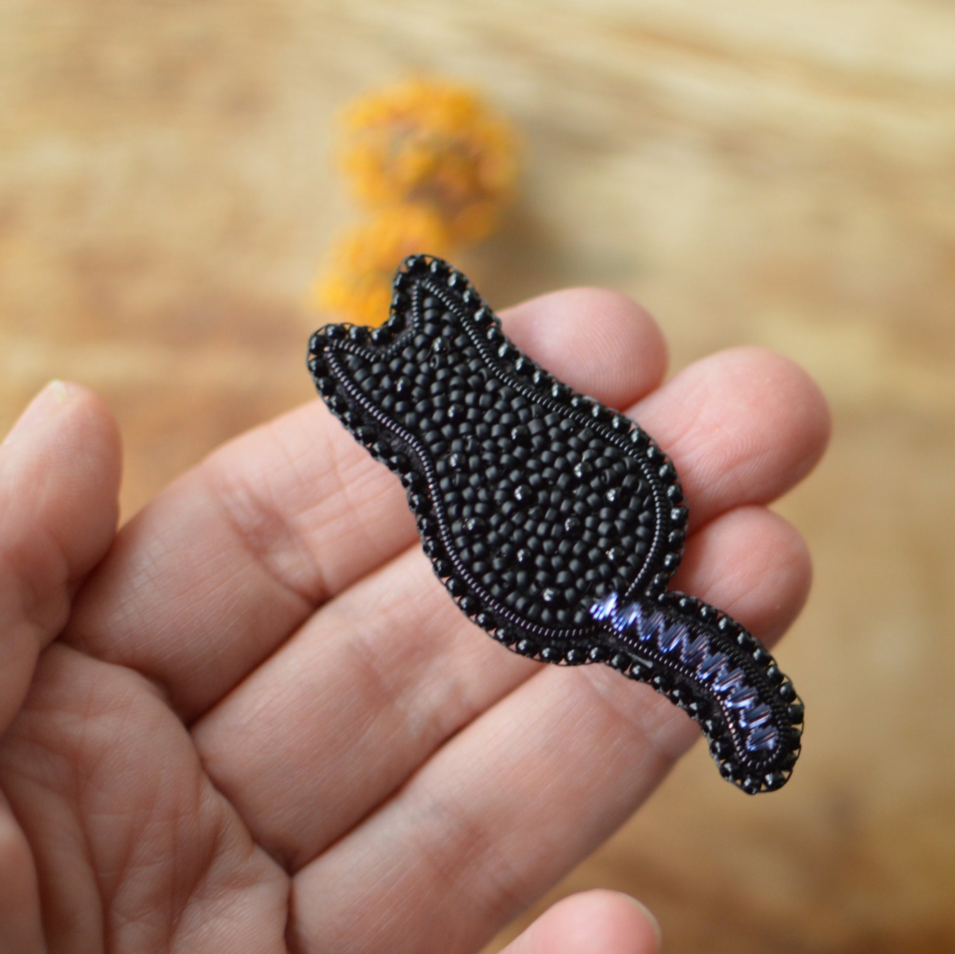 Embroidered black cat silhouette brooch 
